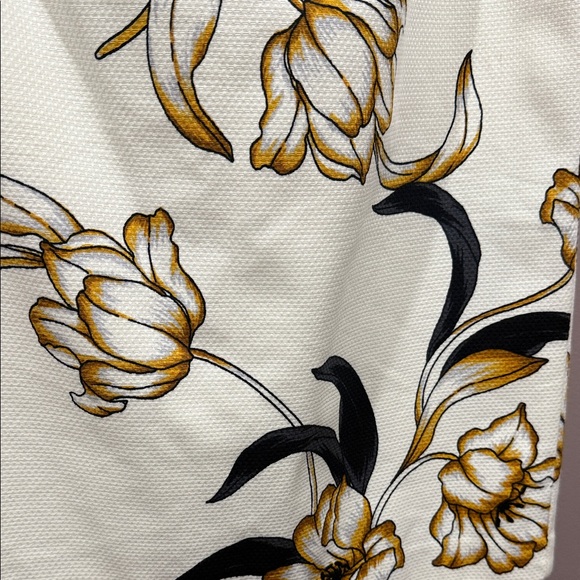 White House Black Market Cream Floral Pencil Skirt, Size 6 -NWT - Picture 5 of 12